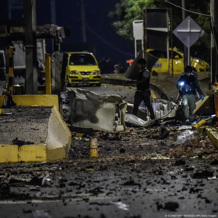 Atacan estaciones policiales y peaje en Colombia en medio de escalada de violencia