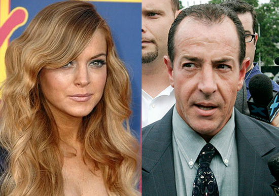 Padre de Lindsay Lohan, arrestado por violencia doméstica en Texas