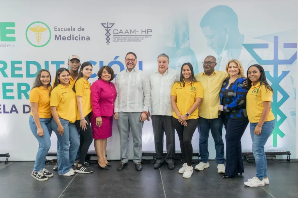 Escuela de Medicina de la UCE obtiene acreditación internacional de CAAM-HP