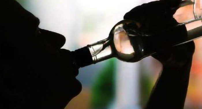 Fallece hombre de 70 años por beber alcohol adulterado